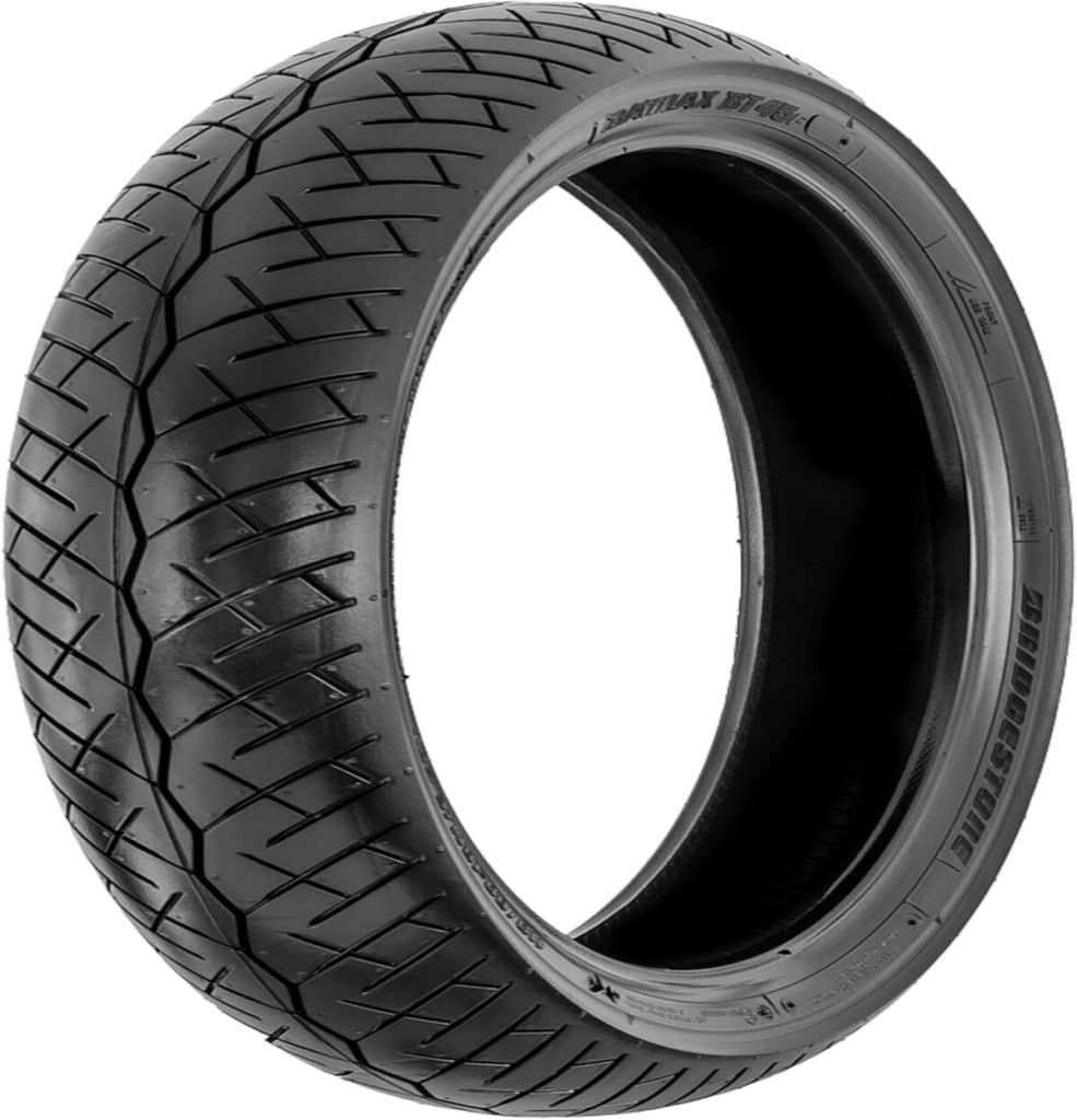 Test : pneu Bridgestone 110/70 17 bt45g (Suzuki) 54H
