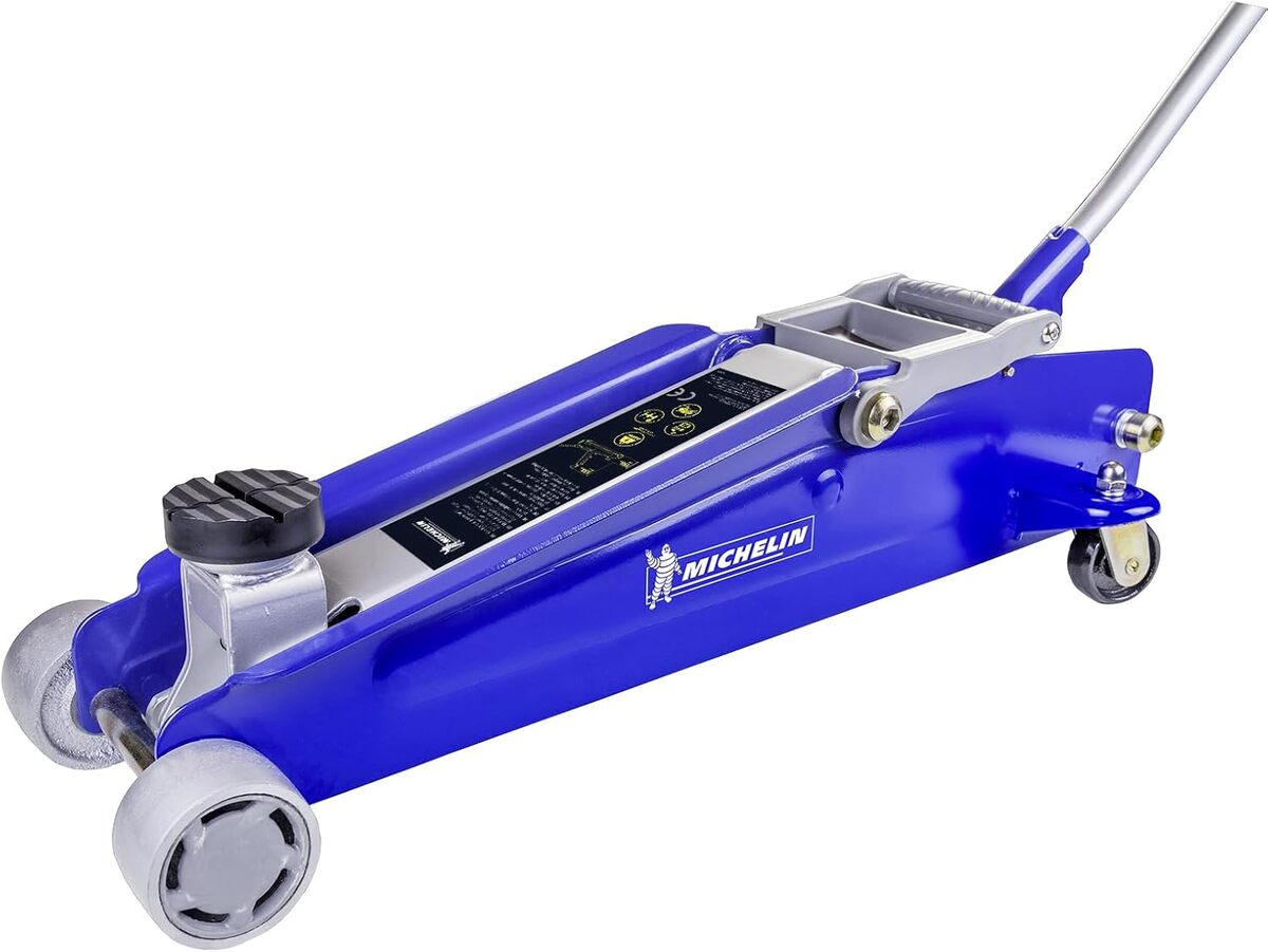 Test du cric hydraulique Michelin 009555 : puissance et fiabilité pour SUV