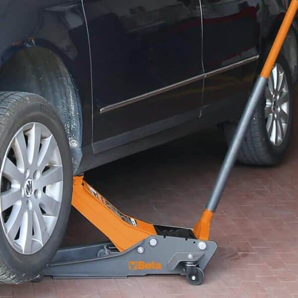 Beta 3033E/3T - Cric Hydraulique pour Voiture en Acier avec Chariot, Capacité 3 Tonnes, Longueur 700 Mm, Hauteur Réglable 95-515 Mm, Sûr et Stable, Conforme à La Norme Iso 9001