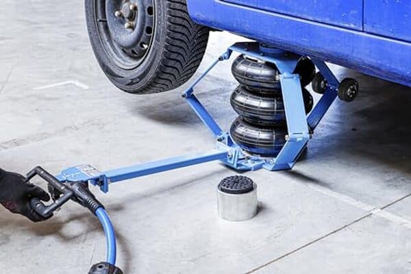 Découvrez le cric soufflet pneumatique BGS 71010, capable de soulever 2026 kg jusqu'à 505 mm. Performance, innovation et sécurité au rendez-vous pour vos besoins de levage.